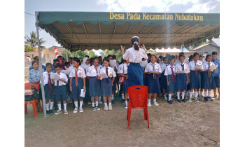 PADUAN SUARA DAN PASKIBRA SMPN 2 NUBATUKAN LENGKAPI UPACARA PERINGATAN HUT RI KE 79 TINGKAT DESA PADA