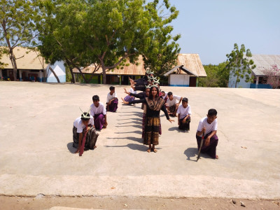 LOMBA TARIAN TRADISIONAL TAHUN 2023 KELAS 8